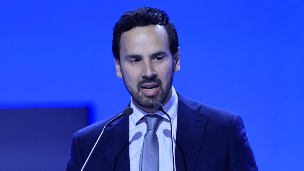 Νίκος Ρωμανός: Ο «κουμπαράς» για τα παιδιά και όλα τα μέτρα στήριξης της οικογένειας