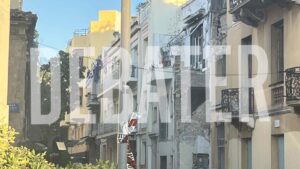 Πλάκα: Έλεγχος στη στατικότητα των γύρω κτηρίων που σημειώθηκε η έκρηξη – Συγγενείς των θυμάτων στην Αθήνα
