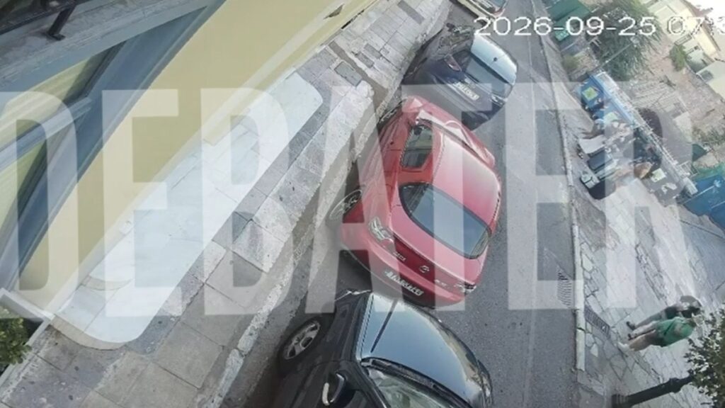 Βίντεο ντοκουμέντο από την στιγμή της έκρηξης σε κτήριο στην Πλάκα – Έντρομοι οι τουρίστες