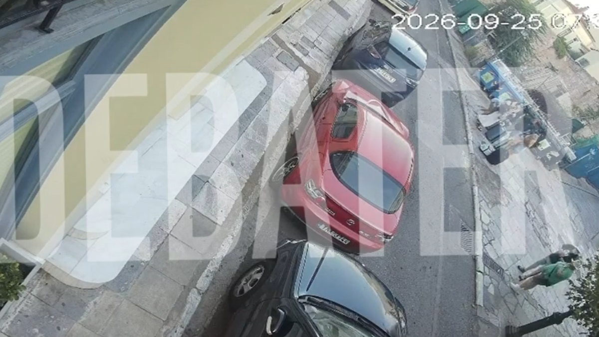 Βίντεο ντοκουμέντο από την στιγμή της έκρηξης σε κτήριο στην Πλάκα – Έντρομοι κοιτάζουν οι τουρίστες