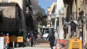 Πλάκα: Διαρροή φυσικού αερίου από συσκευή και σπινθήρας από το φως το πιο πιθανό σενάριο για την έκρηξη – Στο επίκεντρο ο δεύτερος όροφος