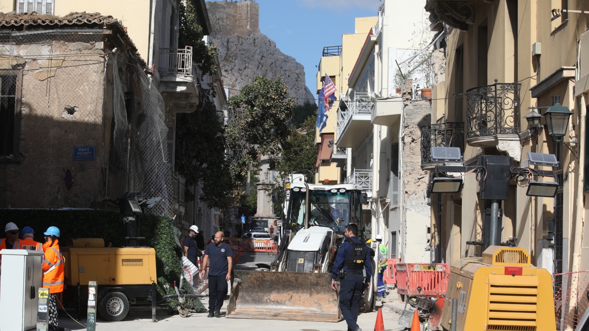 Πλάκα: Διαρροή φυσικού αερίου από συσκευή και σπινθήρας από το φως το πιο πιθανό σενάριο για την έκρηξη – Στο επίκεντρο ο δεύτερος όροφος