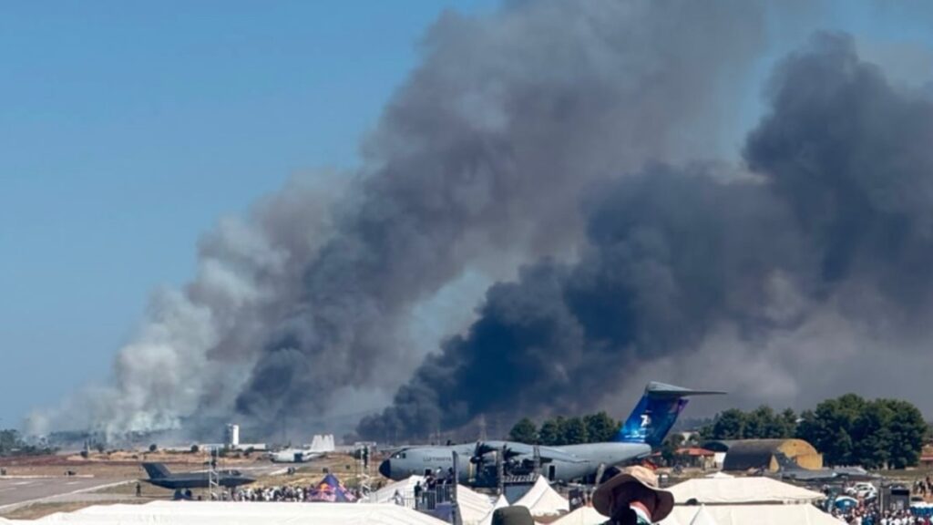 Πτώση Φάντομ της Πολεμικής Αεροπορίας στο Athens Flying Week στην Τανάγρα – Μεγάλη πυρκαγιά στο σημείο (βίντεο)