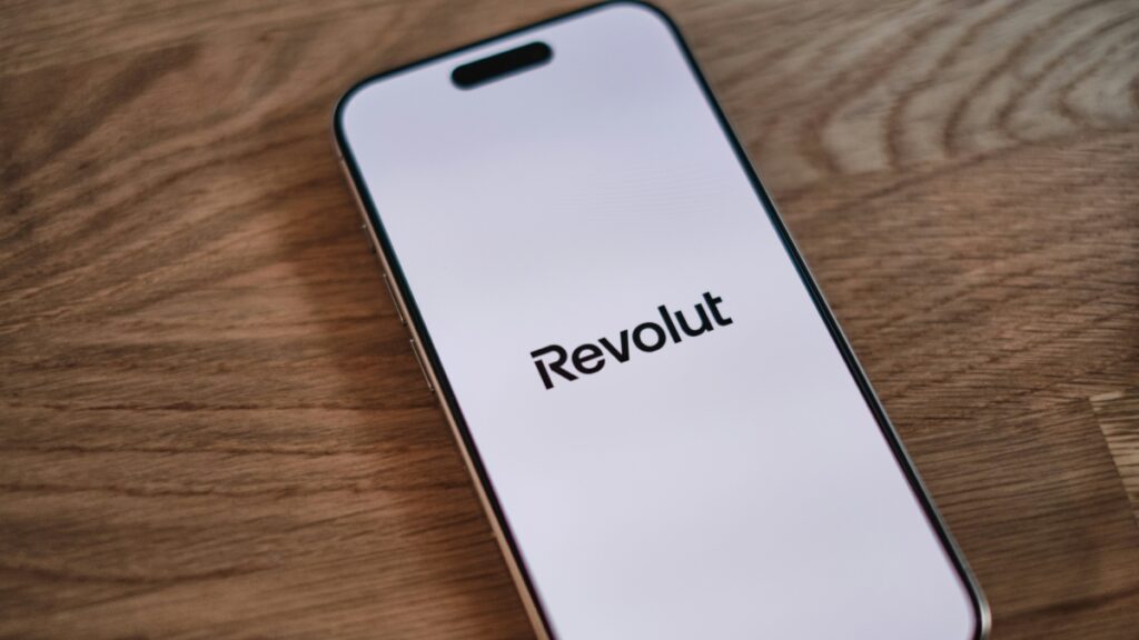 Financial Times: Χάκερς ζητούν 3 εκατ. δολάρια από την Revolut για να μην πουλήσουν προσωπικά δεδομένα πελατών της