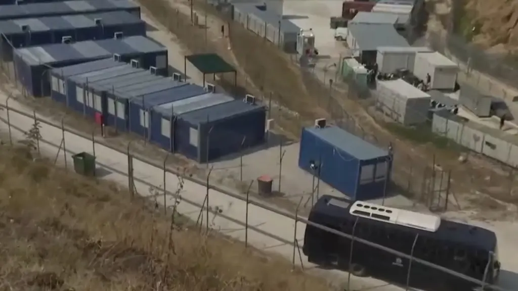 Σέρρες: Ένταση στη δομή φιλοξενίας στο Κλειδί – Ομάδα 40 ατόμων πέταξε πέτρες σε αστυνομικούς