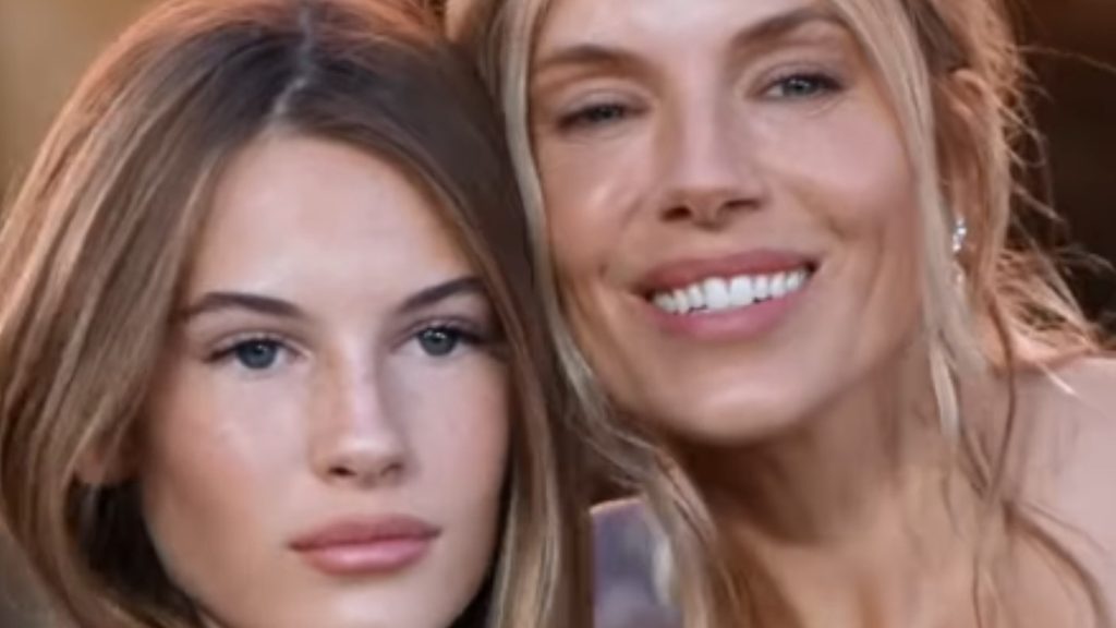 Sienna Miller – Στο κόκκινο χαλί μαζί με την κόρη της, Marlowe – Έκλεψε τις εντυπώσεις