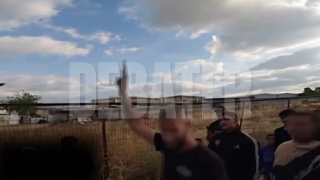 Sniper: Άνδρες Ρομά πυροβολούν στον αέρα δίπλα σε παιδιά – Αποκλειστικό βίντεο