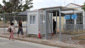 Δίκη για τα Τέμπη: Με τις καταθέσεις της οικογένειας Μπέζα ξεκίνησε η σημερινή συνεδρίαση