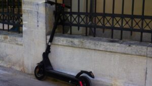 Τήνος: Διασωληνωμένη 14χρονη μετά από ατύχημα με ηλεκτρικό πατίνι – Υποβλήθηκε σε πολύωρο χειρουργείο