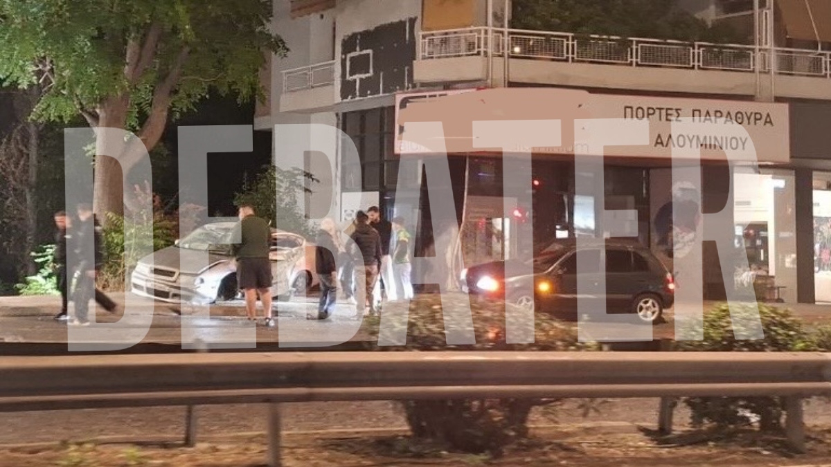 Τροχαίο στην Κηφισίας: ΙΧ κόντεψε να μπει μέσα σε μαγαζί – Τραυματίστηκε ελαφρά ο οδηγός (φωτογραφίες)
