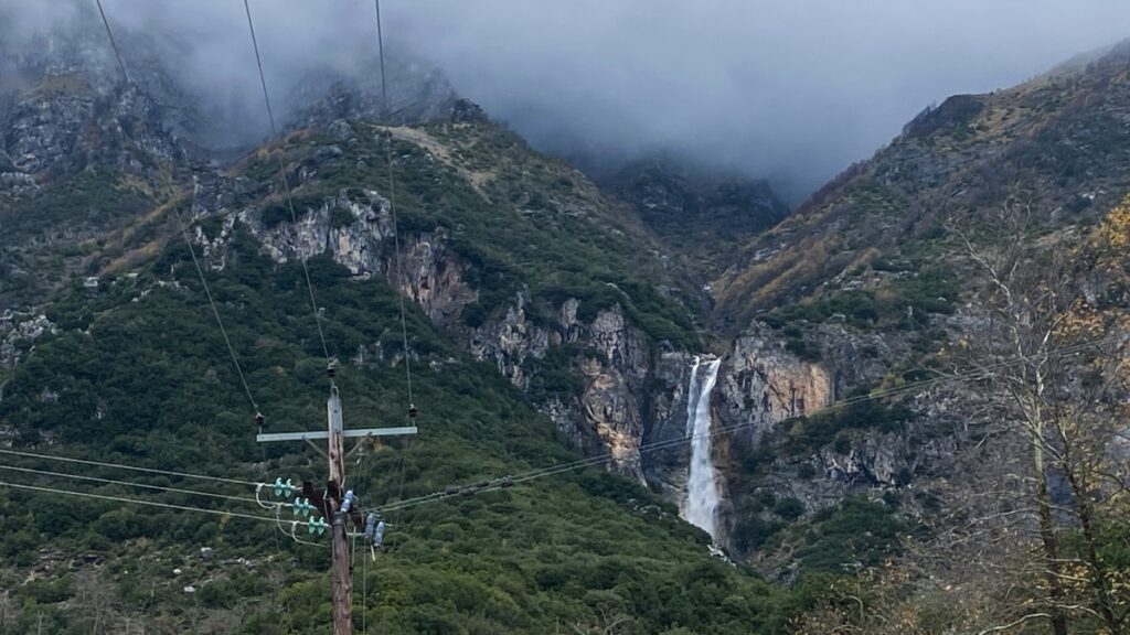 Επιχείρηση διάσωσης 75χρονης που τραυματίστηκε σε πεζοπορία στο Συρράκο