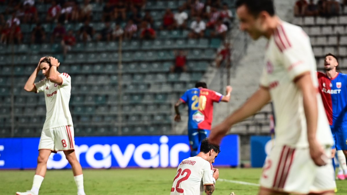 Βόλος – Ολυμπιακός 1-1: «Μπλόκο» στο Πανθεσσαλικό με Κόμπα – Ανησυχία για Ελ Κααμπί