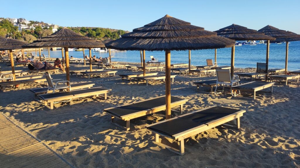 Βουλιαγμένη: Συνελήφθη και η 21χρονη για τον θάνατο του 82χρονου μετά από καβγά 