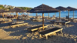 Βουλιαγμένη: Συνελήφθη και η 21χρονη για τον θάνατο του 82χρονου μετά από καβγά 