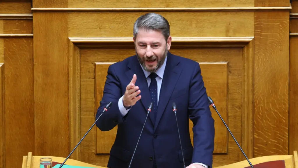 Ανδρουλάκης: “Η κυβέρνηση νομοθετεί τον εκβιασμό του δανειολήπτη – Να αποσύρει άμεσα το άρθρο 23”