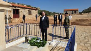 Ανδρουλάκης: Στην ακριτική Ρω ο πρόεδρος του ΠΑΣΟΚ – Κατέθεσε στεφάνι στο μνημείο της Κυράς της Ρω