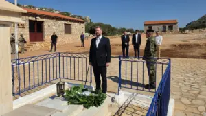 Ανδρουλάκης: Στην ακριτική Ρω ο πρόεδρος του ΠΑΣΟΚ – Κατέθεσε στεφάνι στο μνημείο της Κυράς της Ρω