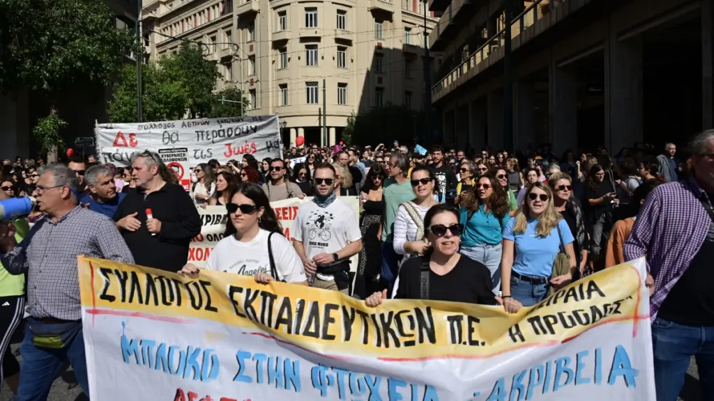 Σε εξέλιξη το πανεκπαιδευτικό συλλαλητήριο – Κλειστό το κέντρο της Αθήνας (φωτογραφίες)