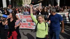 Ολοκληρώθηκε το πανεκπαιδευτικό συλλαλητήριο – Άνοιξαν οι δρόμοι στο κέντρο της Αθήνας