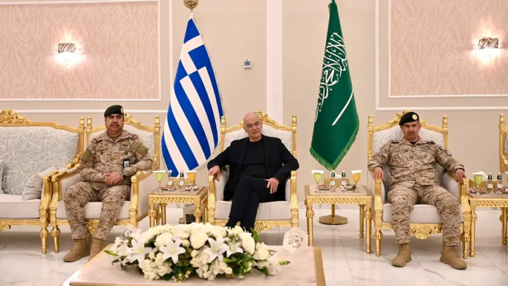 Δένδιας από Ριάντ: “Οι ελληνικοί Patriot δεν υπερασπίζονται μόνο ενεργειακές εγκαταστάσεις, αλλά κρατούν ψηλά το κύρος της χώρας”