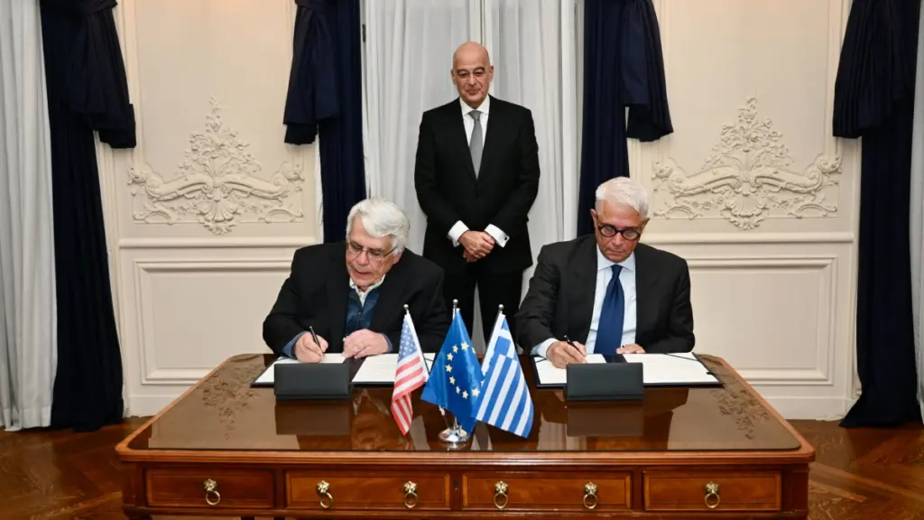Ο Δένδιας στην υπογραφή Κοινής Διακήρυξης του Ελληνικού Κέντρου Αμυντικής Καινοτομίας και του Massachusetts Institute of Technology Sea Grant Program