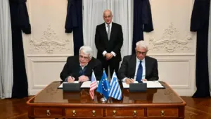 Ο Δένδιας στην υπογραφή Κοινής Διακήρυξης του Ελληνικού Κέντρου Αμυντικής Καινοτομίας και του Massachusetts Institute of Technology Sea Grant Program