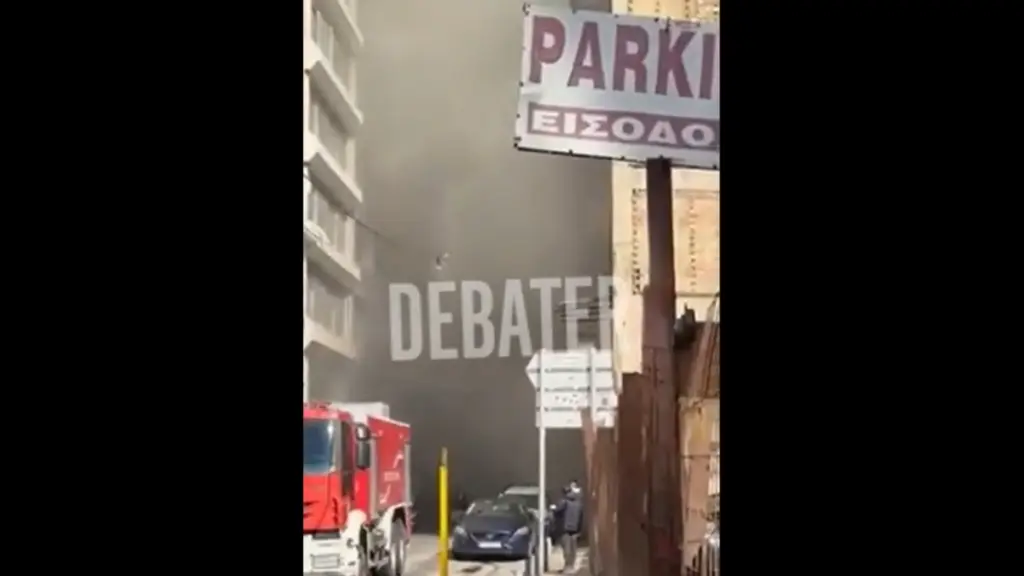 Μεταξουργείο: Φωτιά σε κατάστημα με ηλεκτρονικά είδη (βίντεο)
