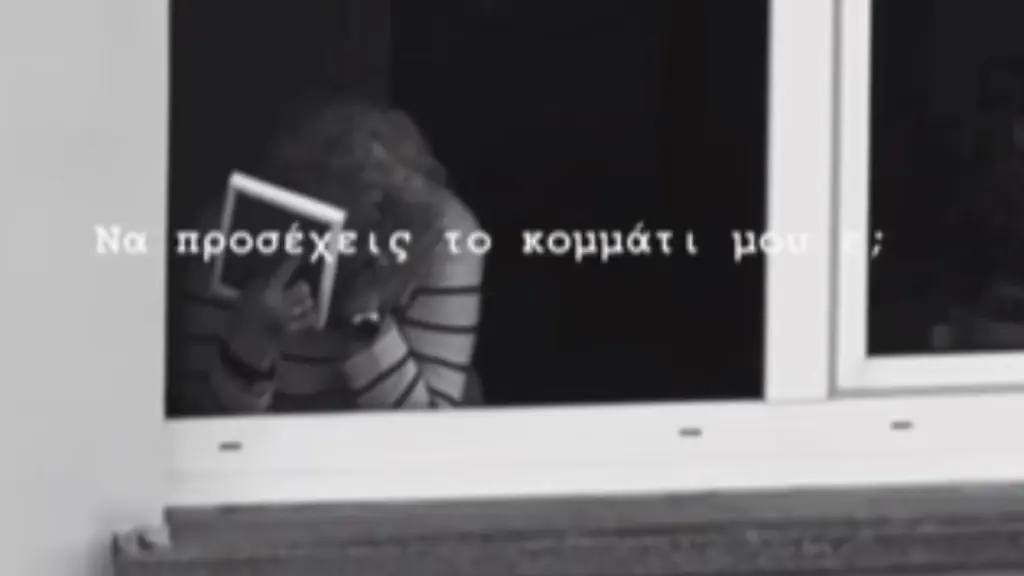 Το video με τη γυναίκα και τη φωτογραφία στο TikTok που συγκινεί