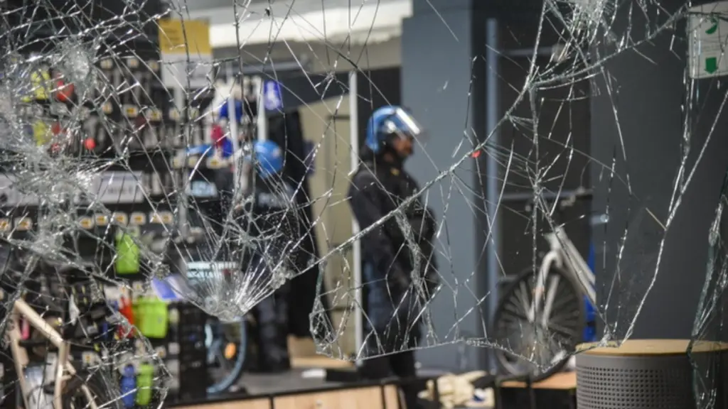 Ευρώπη σε αναβρασμό: Νέα επεισόδια σε Παρίσι και Μιλάνο – Λεηλασίες, συγκρούσεις και δεκάδες προσαγωγές