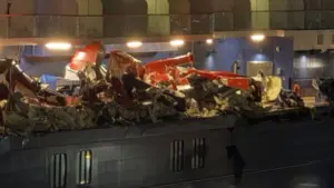 Γερμανία: Κρουαζιερόπλοιο συγκρούστηκε με φορτηγό πλοίο και ρυμουλκό – Εξερράγη σωσίβια λέμβος (βίντεο)