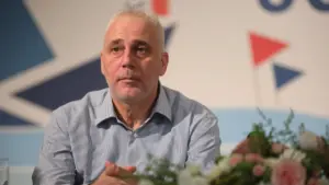 Πειραιάς: Ο Γιάννης Βοϊδονικόλας αυτοτραυματίστηκε με πιστόλι σε μεζεδοπωλείο – Σε σοβαρή κατάσταση