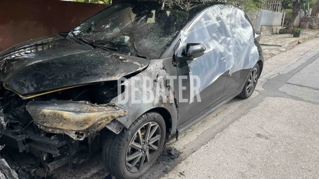 Γλυφάδα: Εμπρηστική επίθεση στελέχους του Πολεμικού Ναυτικού σε δύο πρώην συντρόφους του – Έβαλε φωτιά σε διαμέρισμα και σε δύο οχήματα