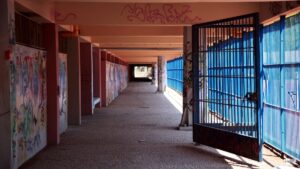 Εκκενώθηκε το σχολικό συγκρότημα της Γκράβας – Φόβοι για διαρροή αερίου