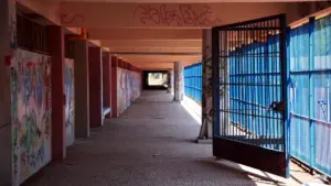Εκκενώθηκε το σχολικό συγκρότημα της Γκράβας – Φόβοι για διαρροή αερίου