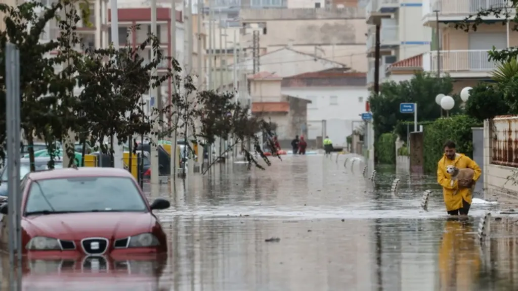 Ισπανία: Τέσσερις νεκροί από τις καταστροφικές πλημμύρες – Έπεσαν 700 τόνοι νερού ανά στρέμμα