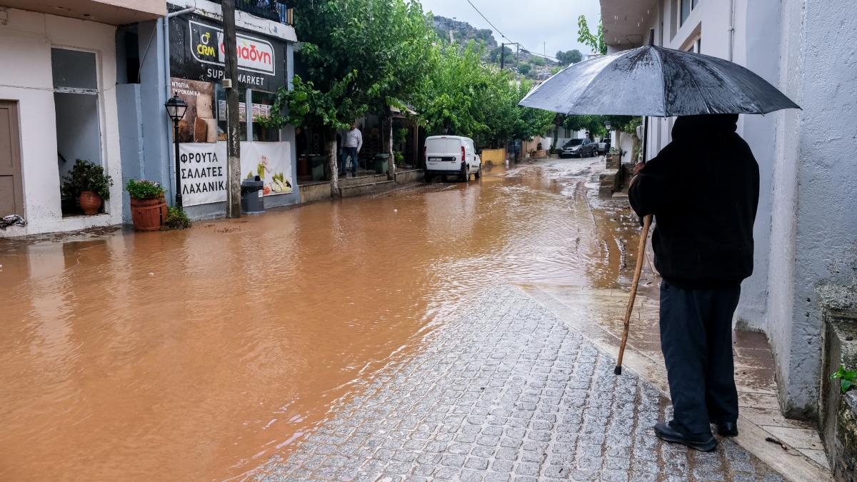 “Βούλιαξε” η Κρήτη από την κακοκαιρία: Κλειστά σχολεία σε Αμάρι και Μυλοπόταμο – Σήμερα το κυβερνητικό κλιμάκιο στο νησί