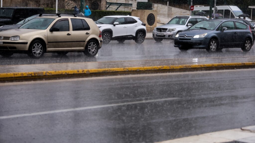 Κακοκαιρία: 58 κλήσεις στην Πυροσβεστική σε Αττική και Εύβοια
