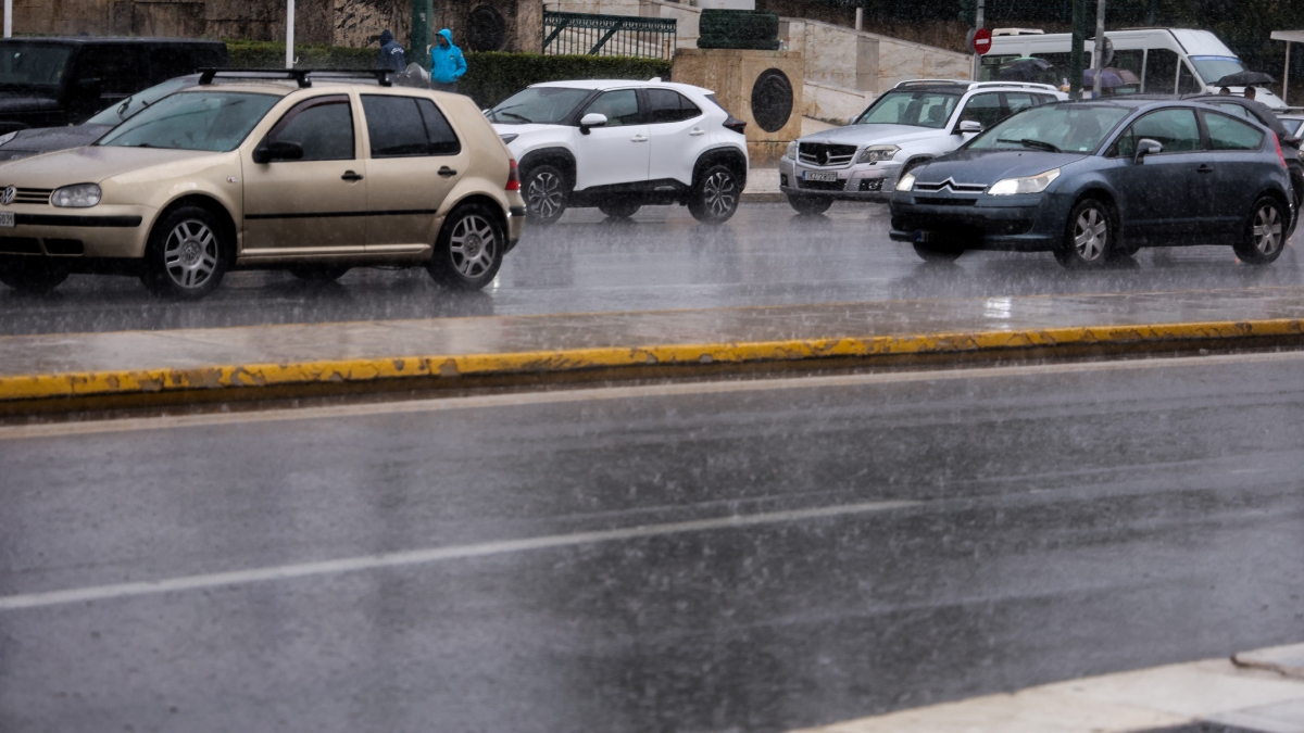 Κακοκαιρία: 58 κλήσεις στην Πυροσβεστική σε Αττική και Εύβοια
