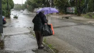 Αναβαθμίστηκε το Έκτακτο Δελτίο Καιρού: Βροχές και καταιγίδες μέχρι την Τετάρτη – Ποιες περιοχές βρίσκονται στο επίκεντρο
