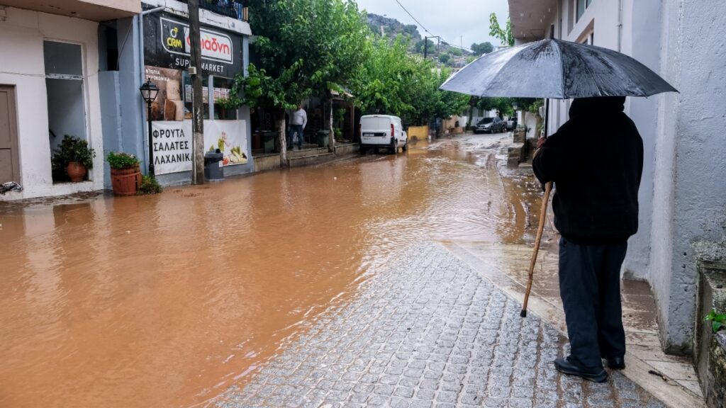 Αλλάζει ο καιρός από την Τρίτη: Βροχές, καταιγίδες και πτώση της θερμοκρασίας – Έως 9 μποφόρ οι βοριάδες