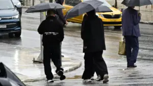 Καιρός: Iσχυρές βροχές και καταιγίδες μέχρι το βράδυ της Τετάρτης – 112 στην Εύβοια για εκκένωση οικισμού λόγω υπερχείλισης ποταμού