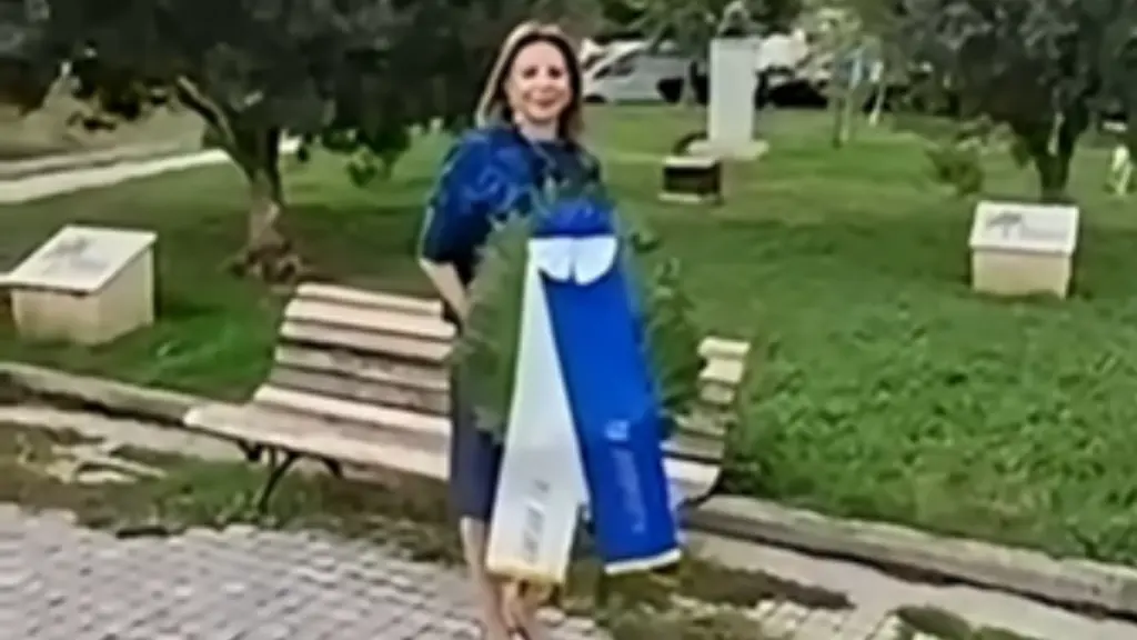 Καρυστιανού: Κατέθεσε μόνη της στεφάνι στη Θεσσαλονίκη για την 28η Οκτωβρίου – “Δεν μας άφησαν να τιμήσουμε το “Όχι””