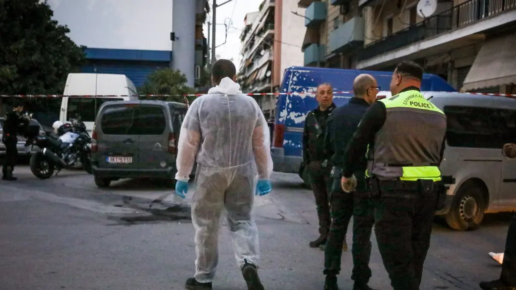 Κολωνός: Εκρηκτικός μηχανισμός με μπουτόν πίσω από την έκρηξη – Εξετάζεται παγίδα σε βάρος αστυνομικών