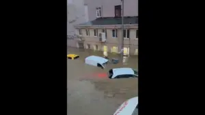 Κωνσταντινούπολη: Δύο νεκροί από την σφοδρή κακοκαιρία – Τρία άτομα στο νοσοκομείο, δεκάδες εγκλωβισμένοι (βίντεο)