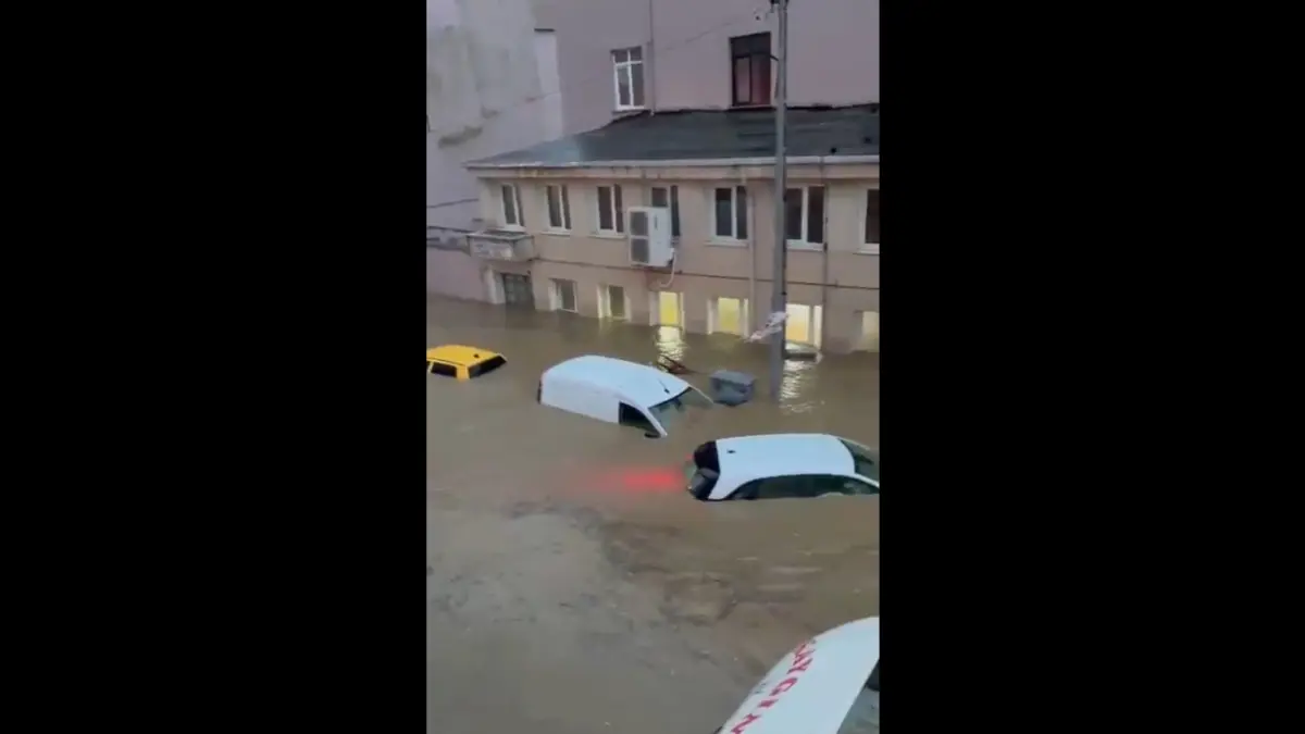 Κωνσταντινούπολη: Δύο νεκροί από την σφοδρή κακοκαιρία – Τρία άτομα στο νοσοκομείο, δεκάδες εγκλωβισμένοι (βίντεο)