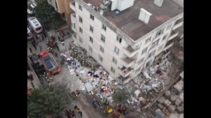 Συναγερμός στην Κωνσταντινούπολη: Κατέρρευσε κτίριο – Τρεις τραυματίες (βίντεο)