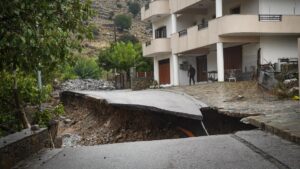 Κρήτη: Απροσπέλαστοι δρόμοι, προβλήματα στο νερό και κλειστά σχολεία – Κυβερνητικό κλιμάκιο τη Δευτέρα