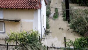 Στο έλεος της κακοκαιρίας η Κρήτη: Πλημμύρισαν σπίτια – Μπαράζ μηνυμάτων από το 112 για περιορισμό μετακινήσεων (βίντεο+φωτογραφίες)