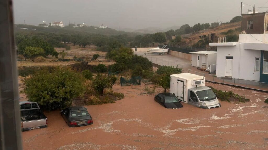 Στο έλεος της κακοκαιρίας η Κρήτη: Ξεχείλισε ποταμός στα Ζωνιανά – Πλημμύρισαν σπίτια, “βούλιαξαν” αυτοκίνητα (βίντεο+φωτογραφίες)