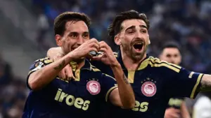 Μαρσέιγ – Ολυμπιακός 0-1: Με «χρυσή» κεφαλιά του Έσε πέρασε από τη Γαλλία